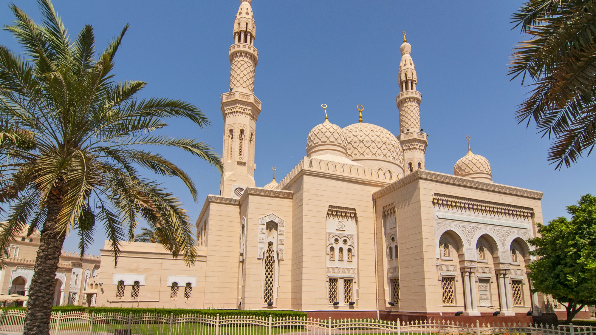 jumeirah mosque guided tour